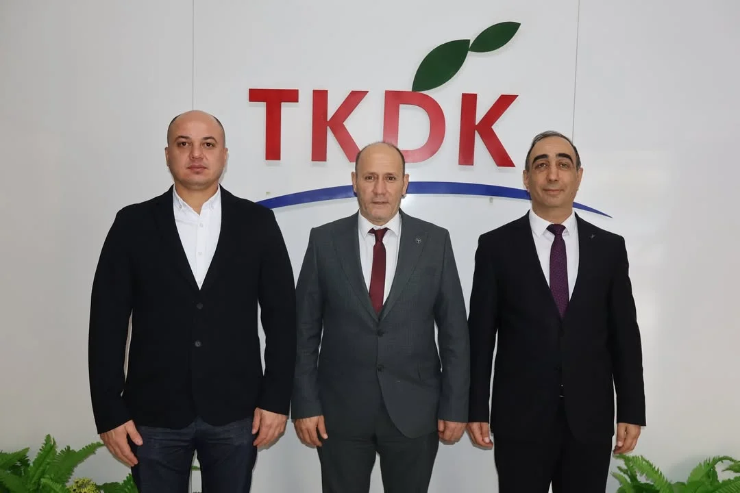 Ahmetli Belediyesi ile Ahmetli Yerel Eylem Grubu Derneği temsilcileri, Tarım ve Kırsal Kalkınmayı Destekleme Kurumu Manisa İl Koordinatörü Murat Akın’ı ziyaret etti.